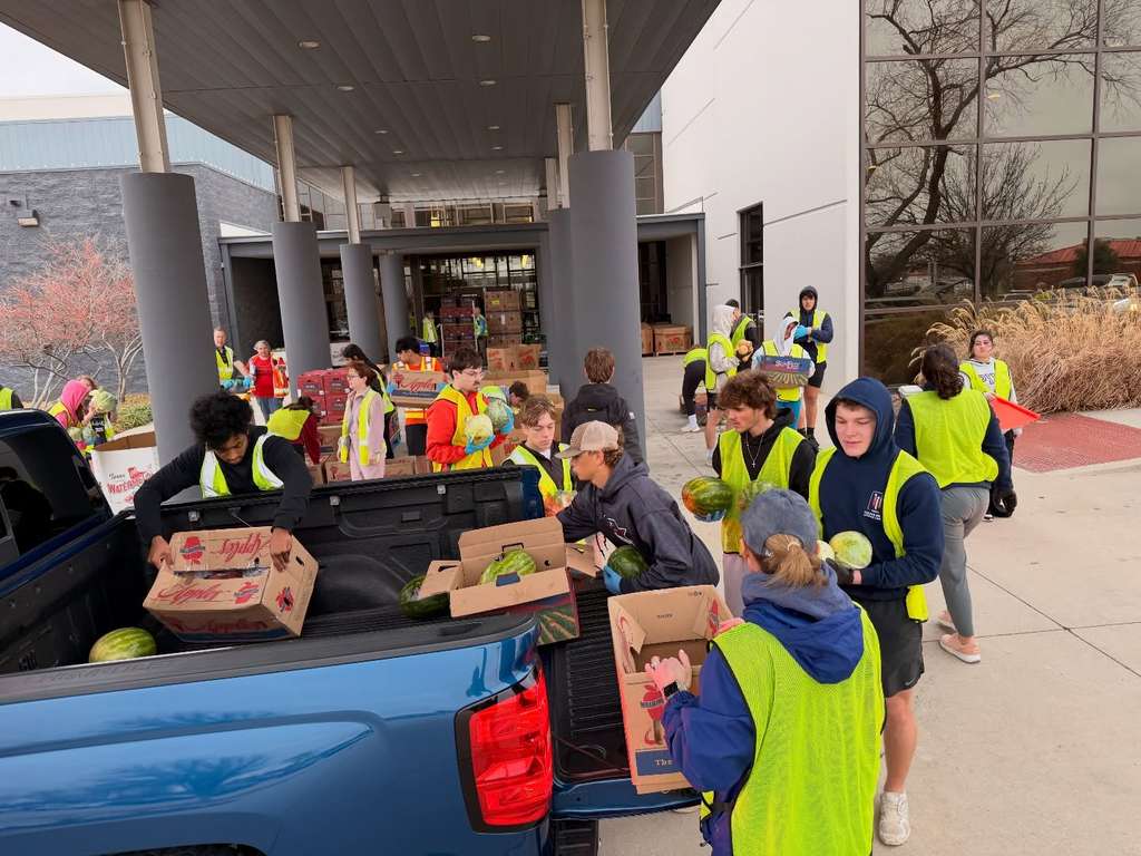 Cindy Ramsey Center volunteers providing food assistance in Fort Worth Texas